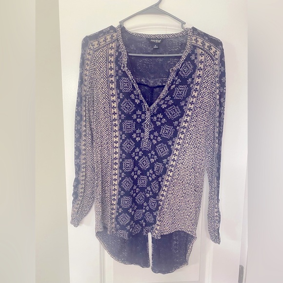 Lucky Brand long sleeve top with buttoned roll-up sleeves. Size Small. - Picture 1 of 1